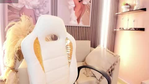 Daphne  online show from 11/30/25, 02:37