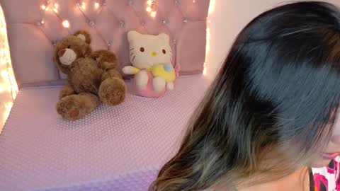 daphne_little online show from 10/19/25, 12:33