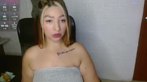 daphne_walton online show from 11/26/25, 10:38