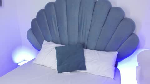 Snapshot of daphneblunt chatting on 11/26/25, 01:45 DaphneBlunt online show from 11/26/25, 01:45