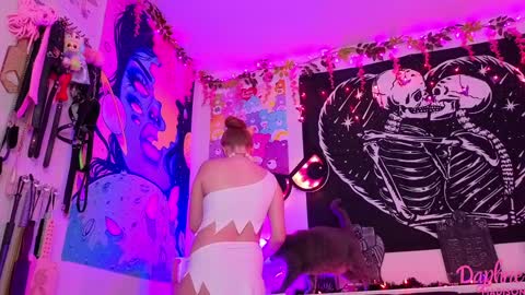 Daphne Madison online show from 10/27/25, 09:52