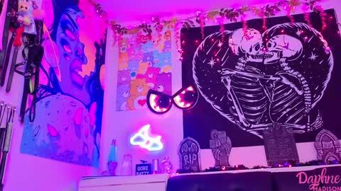 Daphne Madison online show from 10/29/25, 09:05