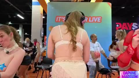 Daphne Madison online show from 04/12/26, 07:41