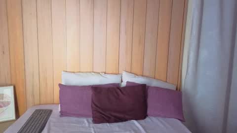 Snapshot of daphnevans chatting on 11/21/25, 12:43 Daphne online show from 11/21/25, 12:43