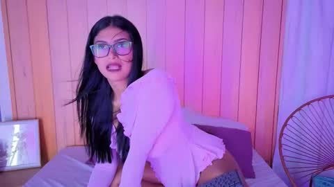 Snapshot of daphnevans chatting on 11/28/25, 03:53 Daphne online show from 11/28/25, 03:53