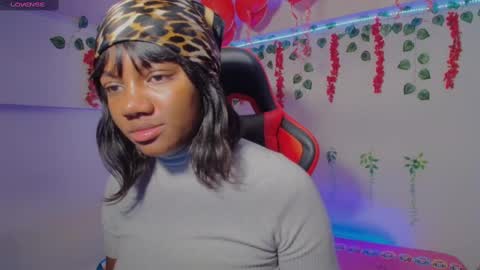 Snapshot of daphnewalker__ chatting on 02/23/25, 12:51 Daphne online show from 02/23/25, 12:51