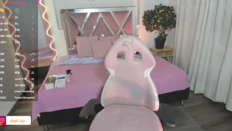 Snapshot of daphnne_tay chatting on 01/16/25, 03:45 dhapnne online show from 01/16/25, 03:45