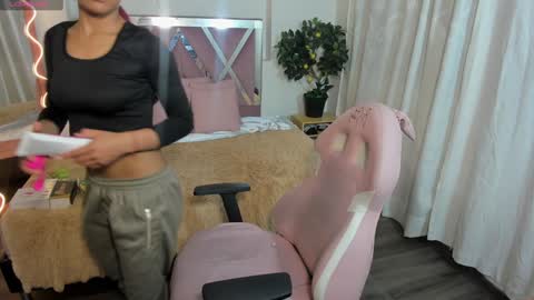 Snapshot of daphnne_tay chatting on 02/06/25, 03:27 dhapnne online show from 02/06/25, 03:27