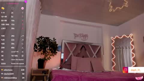 Snapshot of daphnne_tay chatting on 03/10/25, 06:05 dhapnne online show from 03/10/25, 06:05