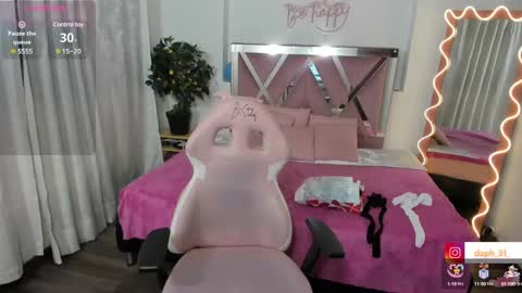Snapshot of daphnne_tay chatting on 03/12/25, 03:02 dhapnne online show from 03/12/25, 03:02