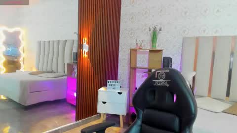 Snapshot of daphnne_tay chatting on 09/17/25, 03:08 dhapnne online show from 09/17/25, 03:08