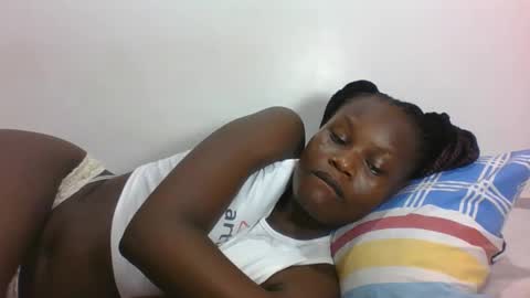 ESTHER online show from 04/05/26, 07:22