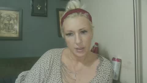 Snapshot of darcyduke chatting on 01/10/25, 01:31 Darcy online show from 01/10/25, 01:31