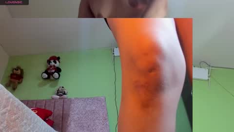 Snapshot of dariana_hot chatting on 11/24/25, 01:00 dariana_hot online show from 11/24/25, 01:00