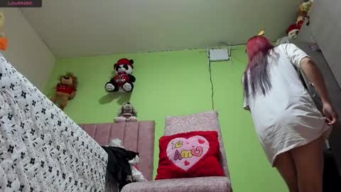 Snapshot of dariana_hot chatting on 12/17/25, 01:17 dariana_hot online show from 12/17/25, 01:17