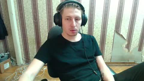 Snapshot of darienlarge chatting on 10/04/25, 02:42 darienlarge online show from 10/04/25, 02:42