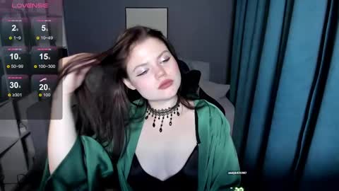 Snapshot of darina_wilson chatting on 01/06/25, 12:05 Dari the it woman online show from 01/06/25, 12:05