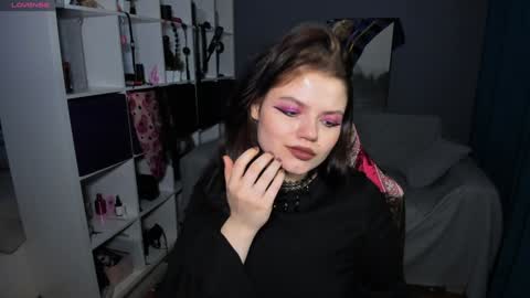 Snapshot of darina_wilson chatting on 01/25/25, 12:06 Dari the it woman online show from 01/25/25, 12:06