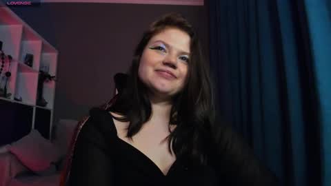 Snapshot of darina_wilson chatting on 02/08/25, 12:49 Dari the it woman online show from 02/08/25, 12:49