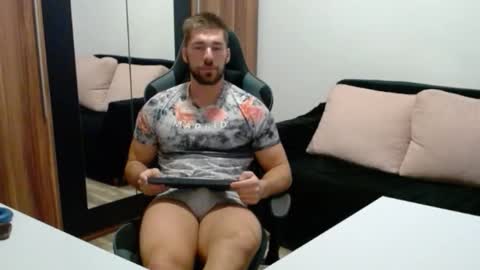 darius_94 online show from 09/25/25, 04:38