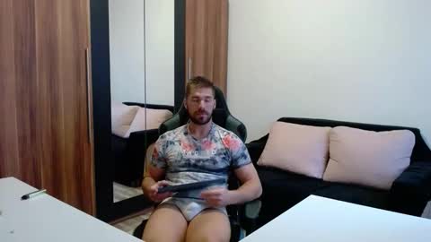 darius_94 online show from 09/28/25, 05:35