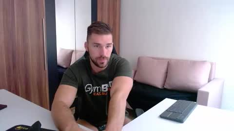 darius_94 online show from 10/13/25, 07:52