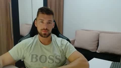 darius_94 online show from 11/17/25, 05:46