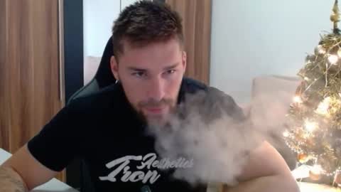 darius_94 online show from 12/22/25, 11:18