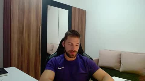 darius_94 online show from 01/14/26, 05:24