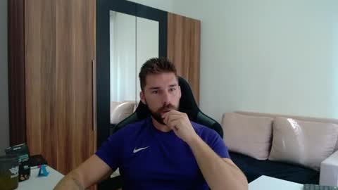 darius_94 online show from 07/18/26, 06:50