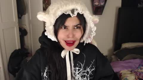 Snapshot of dark_angel_66 chatting on 12/11/24, 04:18 Moony online show from 12/11/24, 04:18