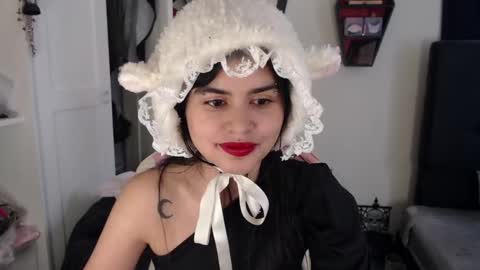 Snapshot of dark_angel_66 chatting on 12/24/24, 07:44 Moony online show from 12/24/24, 07:44