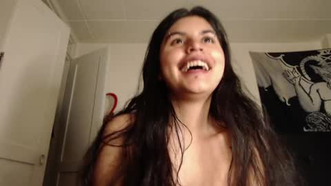 Snapshot of dark_angel_66 chatting on 03/10/25, 05:33 Moony online show from 03/10/25, 05:33