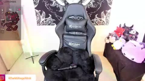 Snapshot of dark_angel_ink_ chatting on 06/19/26, 01:48 LUISA online show from 06/19/26, 01:48