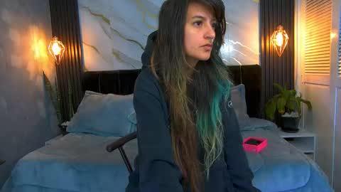 dark_dominika online show from 04/15/26, 01:07