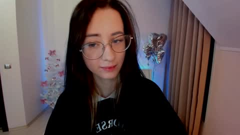 Lola online show from 01/01/25, 10:32