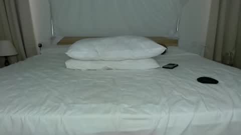 dark_qween online show from 12/15/25, 05:55