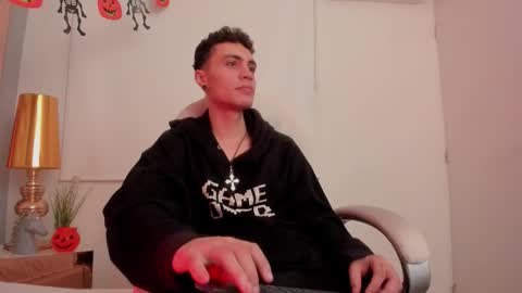 dark_sun333 online show from 10/30/25, 02:35