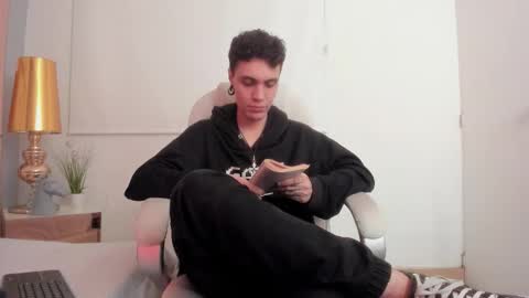 dark_sun333 online show from 11/28/25, 12:57