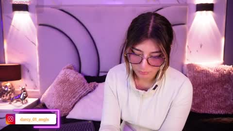 Snapshot of darkangelx_ chatting on 06/08/26, 11:27 Angel Darcy online show from 06/08/26, 11:27