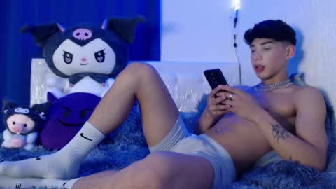 Snapshot of darkboy26_ chatting on 01/21/25, 01:39 Blake online show from 01/21/25, 01:39