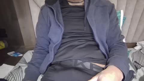 Snapshot of darkbud03 chatting on 02/01/25, 03:50 just a guy online show from 02/01/25, 03:50