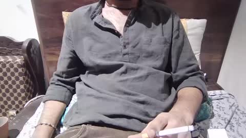 Snapshot of darkbud03 chatting on 02/21/25, 05:31 just a guy online show from 02/21/25, 05:31