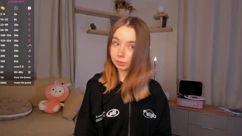 Snapshot of darklycurious chatting on 09/11/25, 07:14 Elizabeth online show from 09/11/25, 07:14