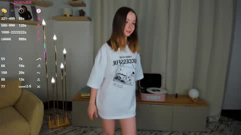 Snapshot of darklycurious chatting on 12/04/25, 07:11 Elizabeth online show from 12/04/25, 07:11