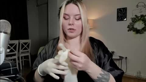 Snapshot of darkside_tailor chatting on 02/14/25, 11:09 Miss Tailor online show from 02/14/25, 11:09