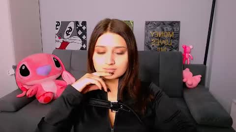 Amelie online show from 04/20/26, 04:32