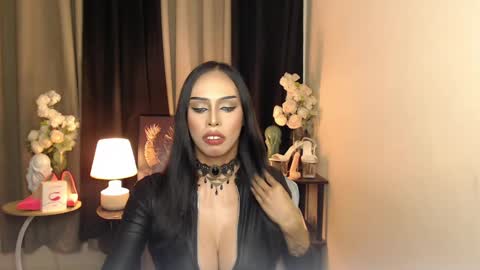 Snapshot of darksoul_mistress chatting on 01/23/25, 06:28 HAPPY BIRTHDAY MISTRESS MADRIANA online show from 01/23/25, 06:28
