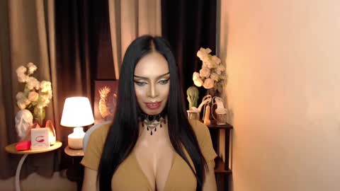 Snapshot of darksoul_mistress chatting on 02/02/25, 02:13 HAPPY BIRTHDAY MISTRESS MADRIANA online show from 02/02/25, 02:13