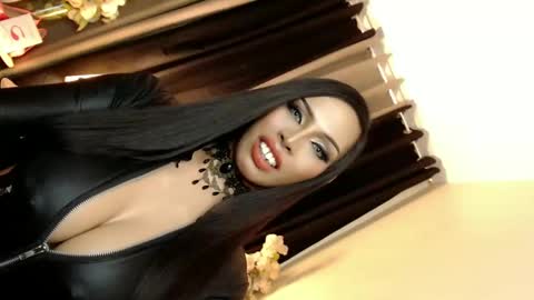 Snapshot of darksoul_mistress chatting on 02/20/25, 04:57 HAPPY BIRTHDAY MISTRESS MADRIANA online show from 02/20/25, 04:57